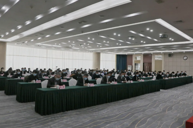 鞍勤集團(tuán)、溫泉集團(tuán)舉辦貫徹落實(shí)市第十三次黨代會(huì)精神宣講報(bào)告會(huì)(圖3)