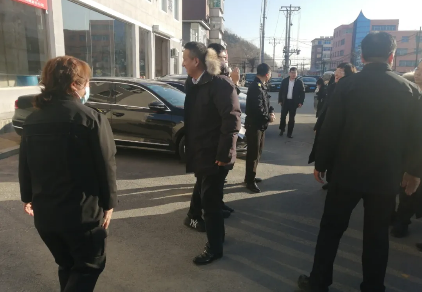 鞍勤集團(tuán)黨委下基層、聽民意，助推企業(yè)高質(zhì)量發(fā)展