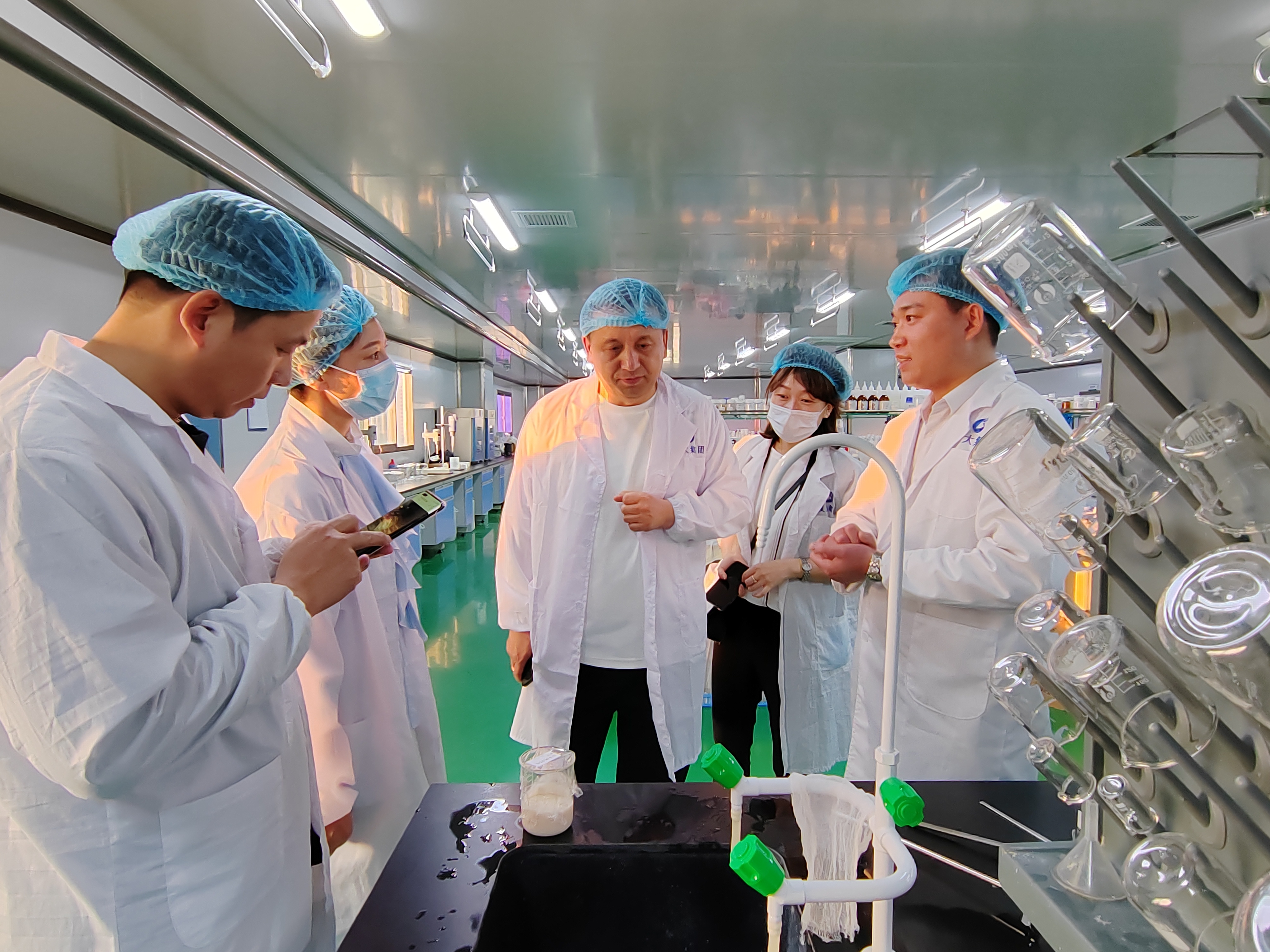鞍勤集團(tuán)、溫泉集團(tuán)、公服集團(tuán)商務(wù)考察組赴廣州調(diào)研